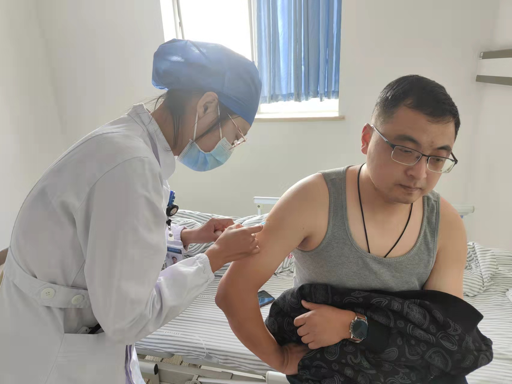 4.李洋生活照.jpg
