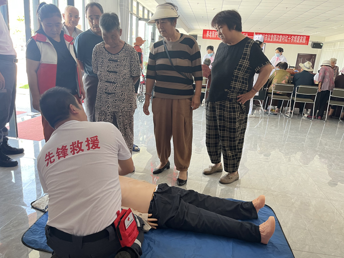 8月29日，议堂镇开展义诊和应急救护普及性培训，省、市红十字领导参加调研，李市长、高市长陪同1.jpg