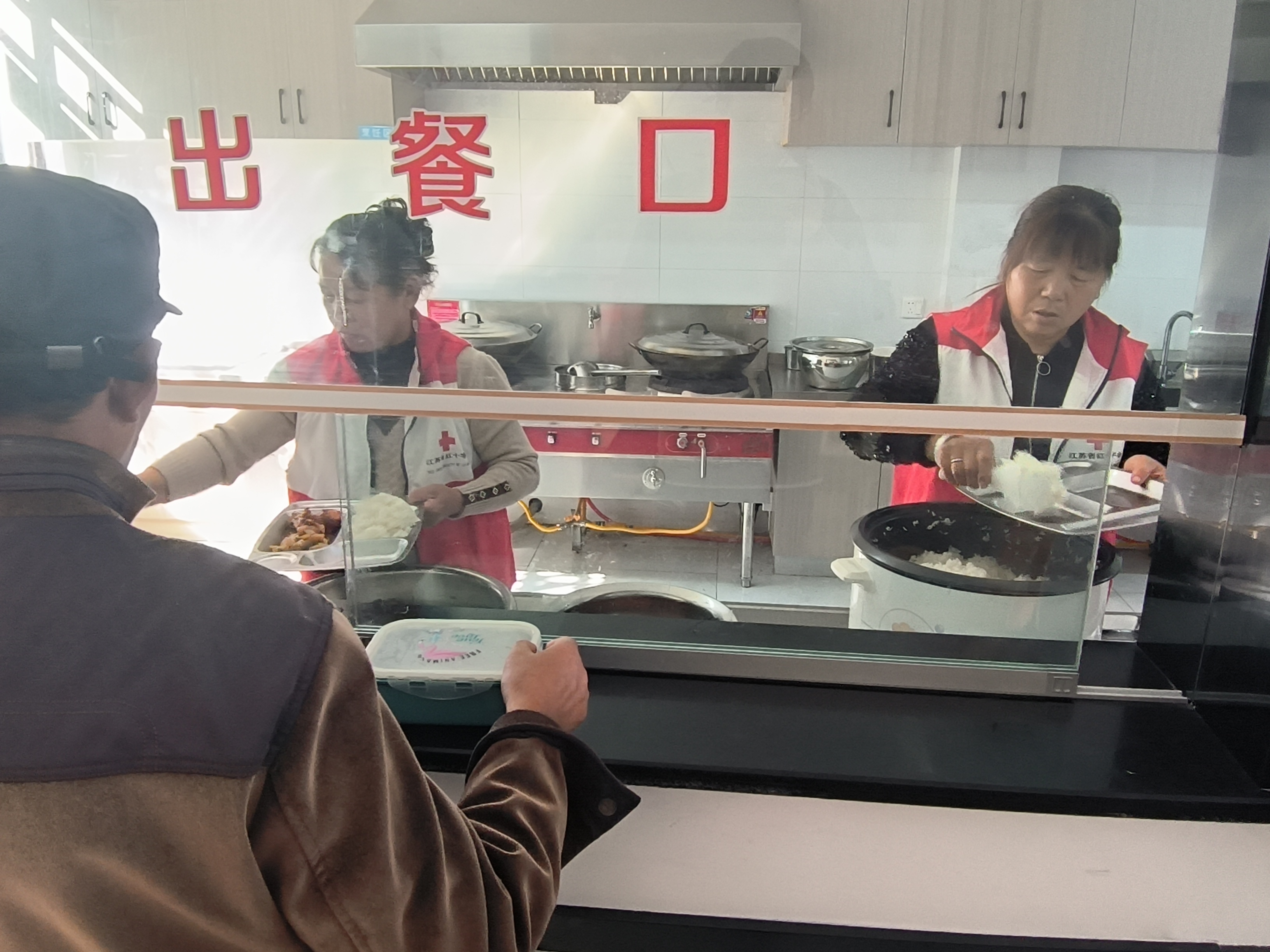 爱心食堂免费午餐.jpg