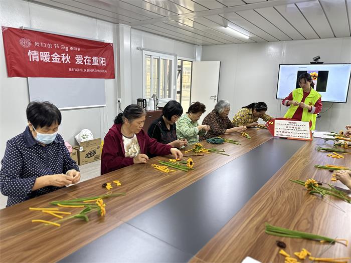4、重阳敬老！栖霞区各街道红十字会开展志愿服务活动2.jpg