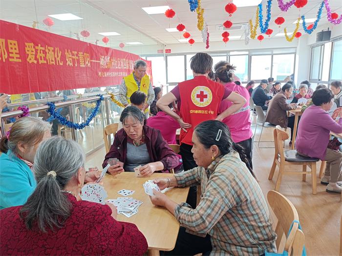 4、重阳敬老！栖霞区各街道红十字会开展志愿服务活动7.jpg