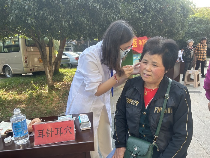 （馨康苑）中医中药社区行3.jpg