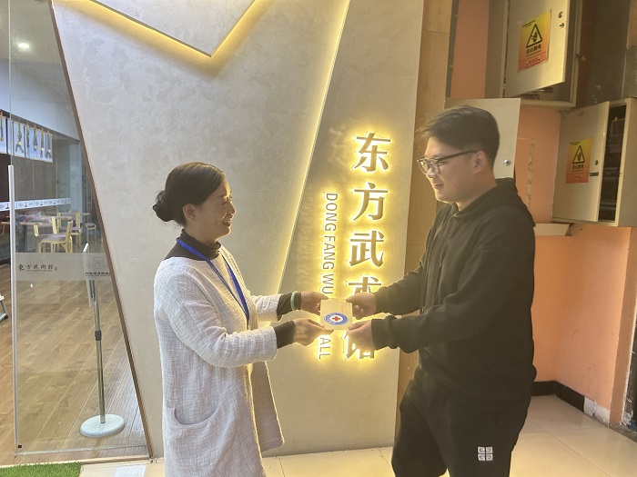 回访 栖霞红会看望慰问第22例造血干细胞捐献者高韵博(1).jpg
