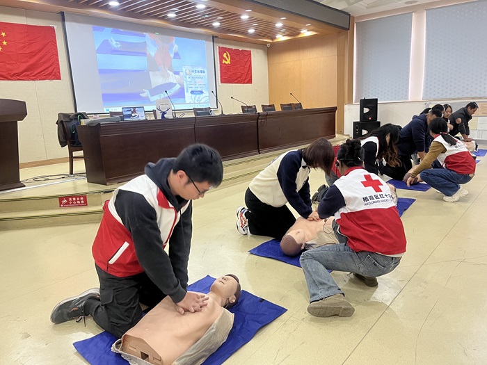 3、人人学急救 (1).jpg