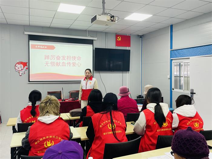 1、12月18日“踔厉奋发担使命  无偿献血传爱心”吉祥庵社区积极动员辖区大学生参与公益活动.JPG