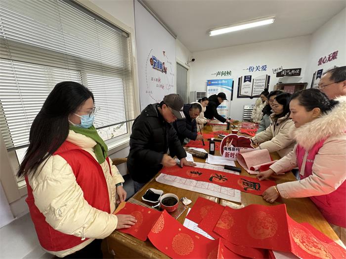 2、南炼社区红十字开展写春联送福气活动 (2).jpg