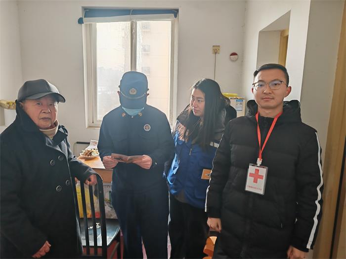 宁康苑社区开展孤寡老人消防安全宣传活动.jpg