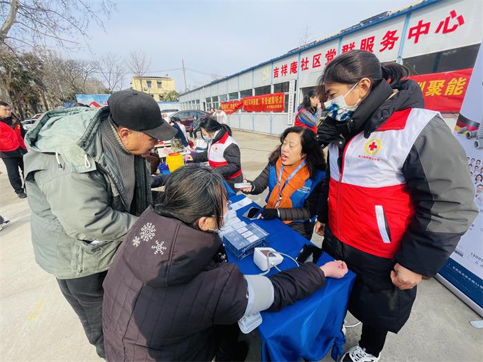 惊蛰节气养生义诊   爱在春天服务他人.JPG
