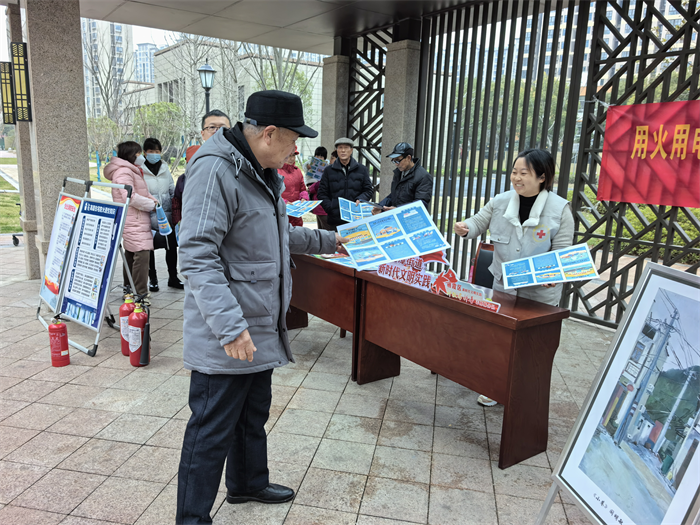 滨江村红会开展“用火用电别大意，火灾无情无儿戏”安全宣传活动 (3).png