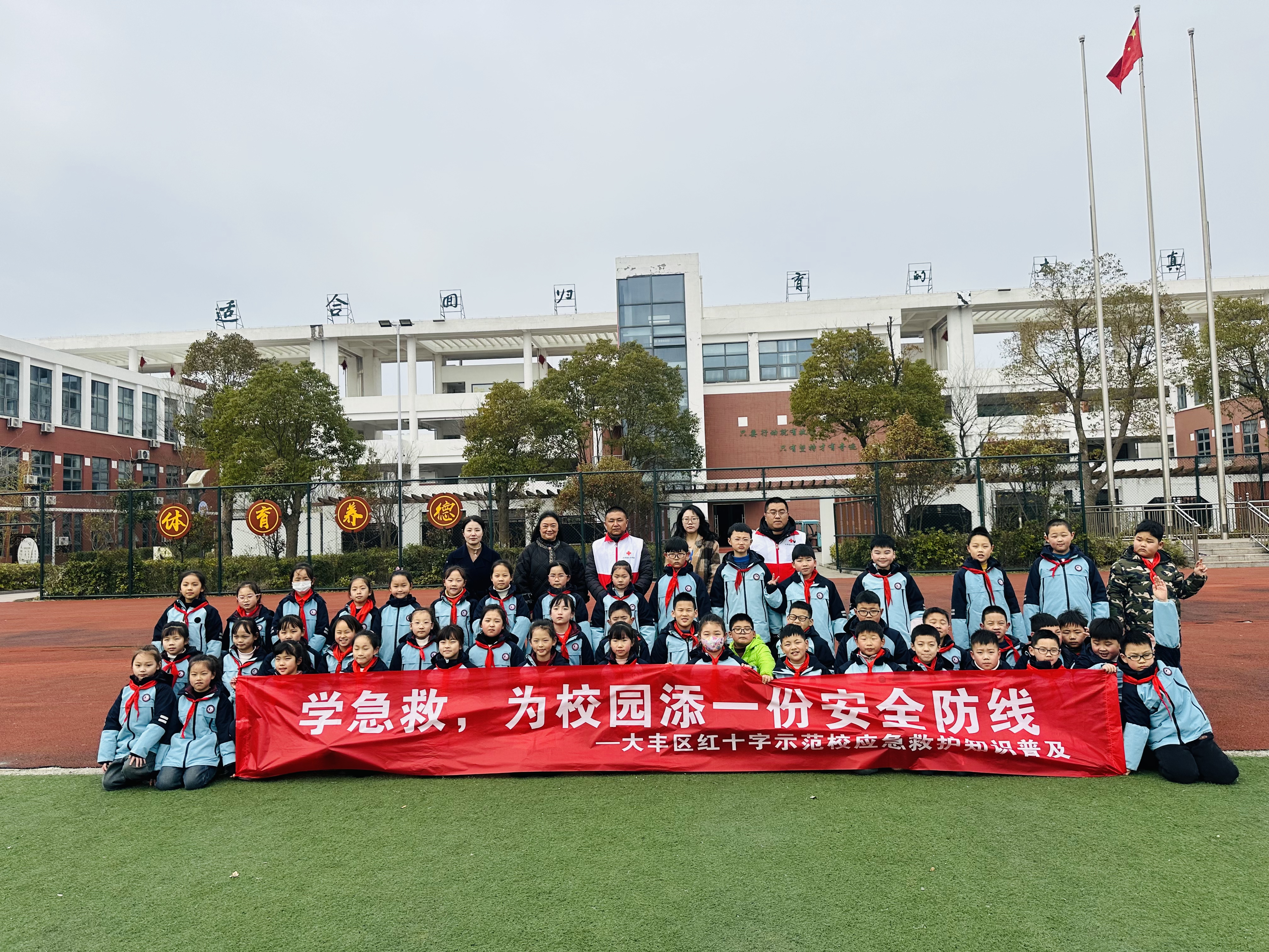 26fc8d2447dd45a2905060ee428429d.jpg