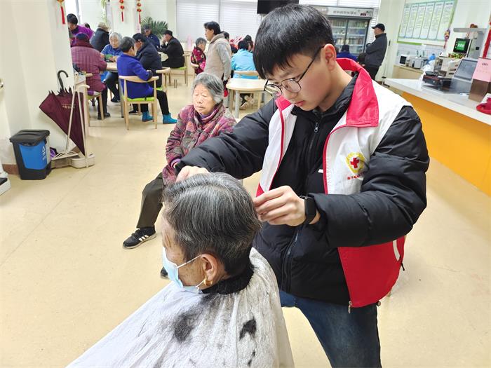 爱老敬老 发短情长.jpg