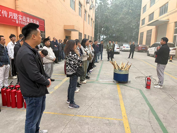 消防逃生演练3_副本.jpg