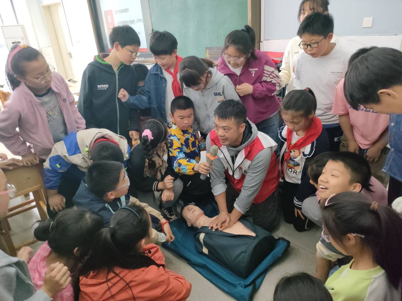 红十字急救讲座1.JPG