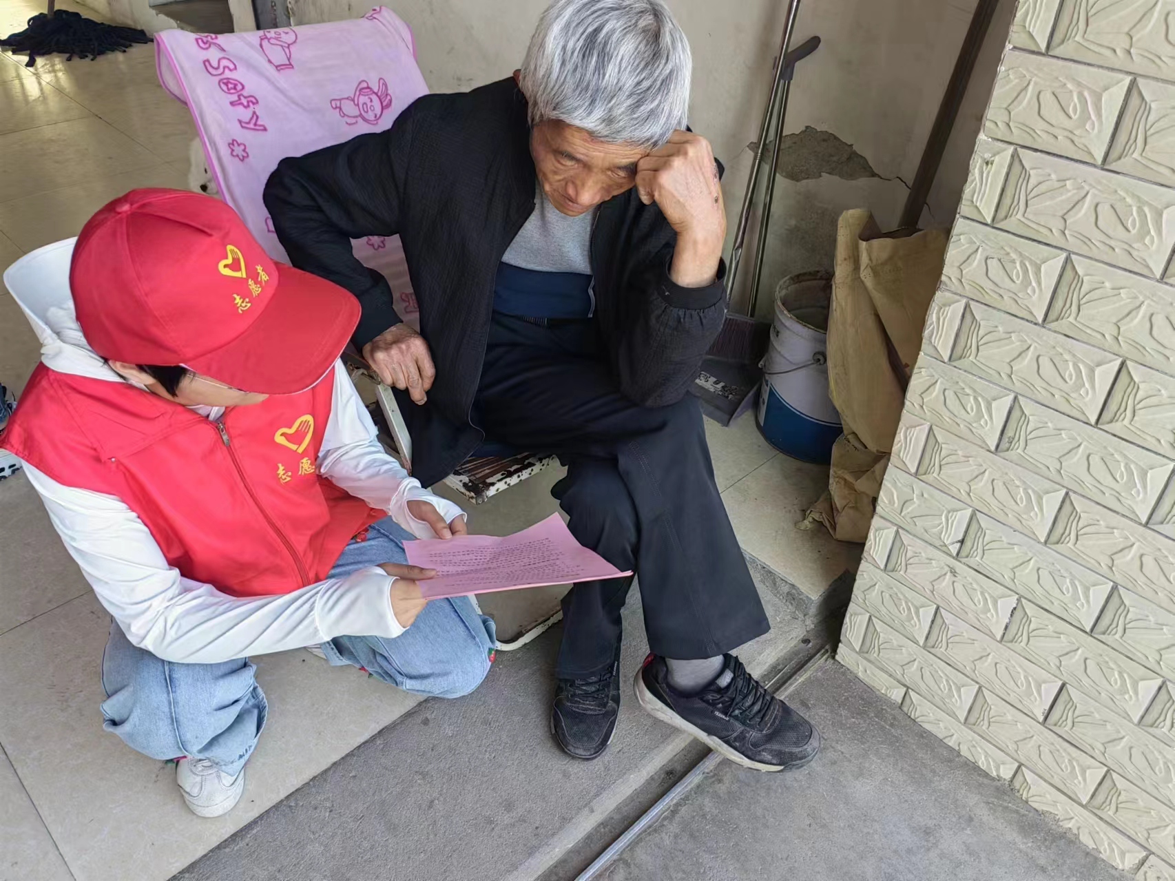 关爱老人健康.JPG