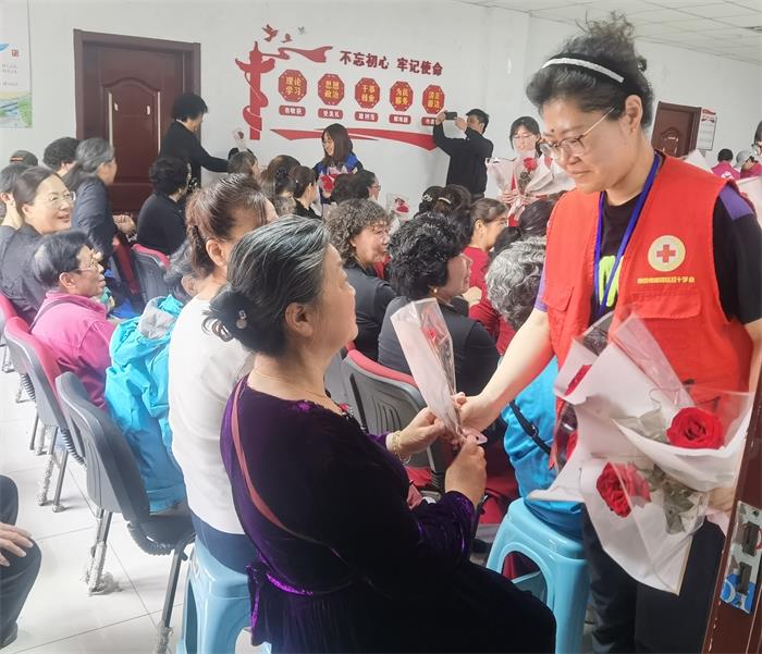 2、果场社区红十字会开展“情系红十字 感恩母亲节”主题活动.jpg