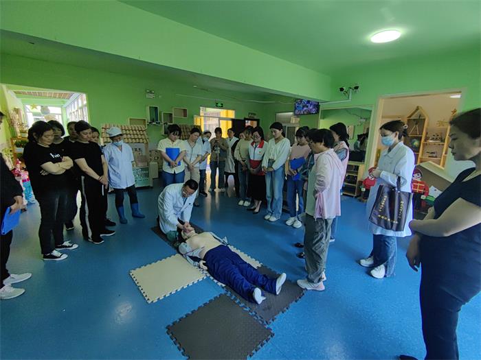 8、生命教育  红十字在行动 (2).jpg