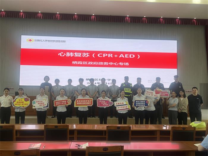 政务中心变身急救课堂1.jpg