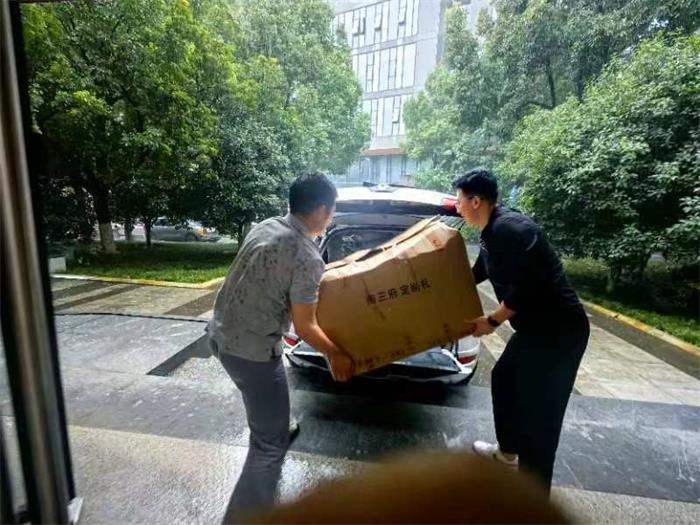 雨很大 心很暖(2).jpg