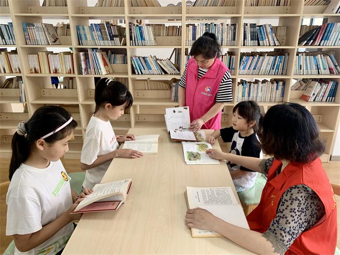 6、栖化新村社区：开展“书香润童心，阅读伴成长”暑期少儿全民阅读活动.jpg