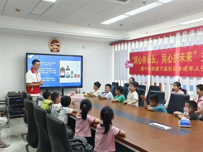 3、柠檬的妙用 “点亮”科学梦.jpg
