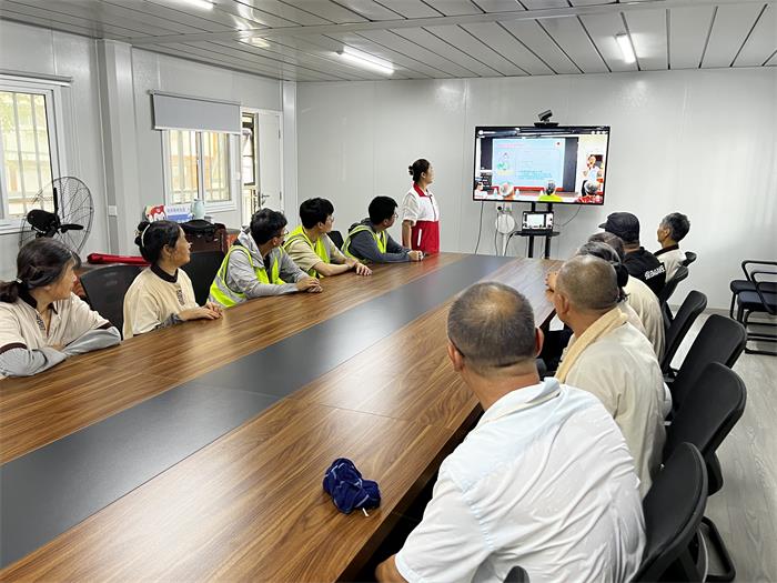 2、8.6化纤新村社区：组织观看应急救护培训空中课堂.jpg