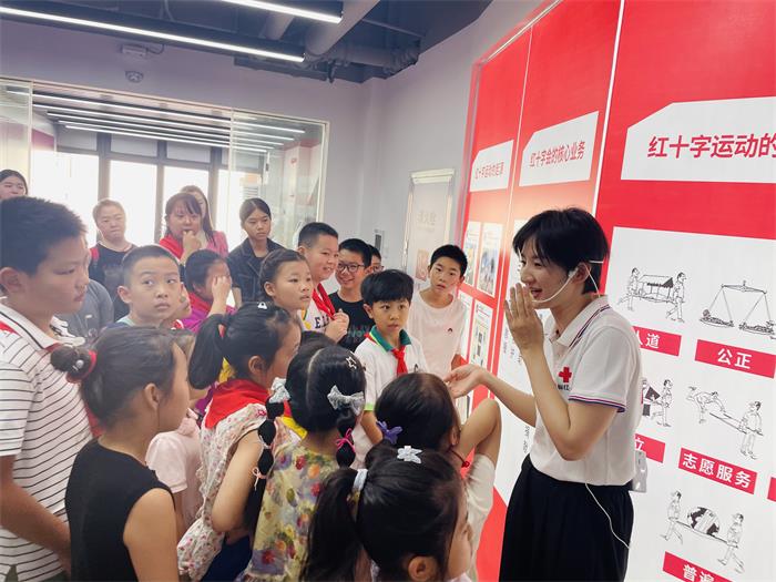 3、燕子矶街道红十字会开展“博爱少年”公益夏令营”.jpg