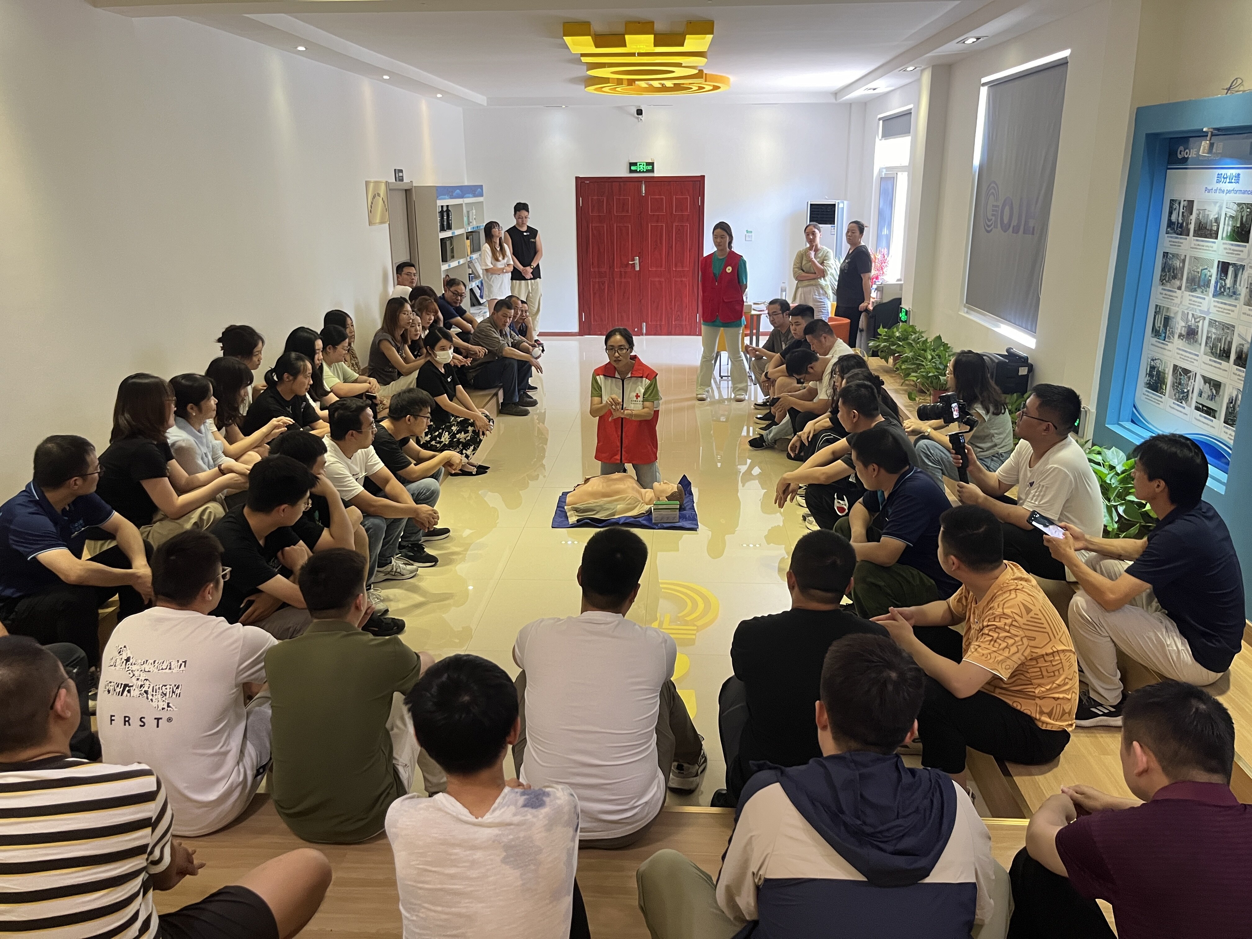 红1.jpg