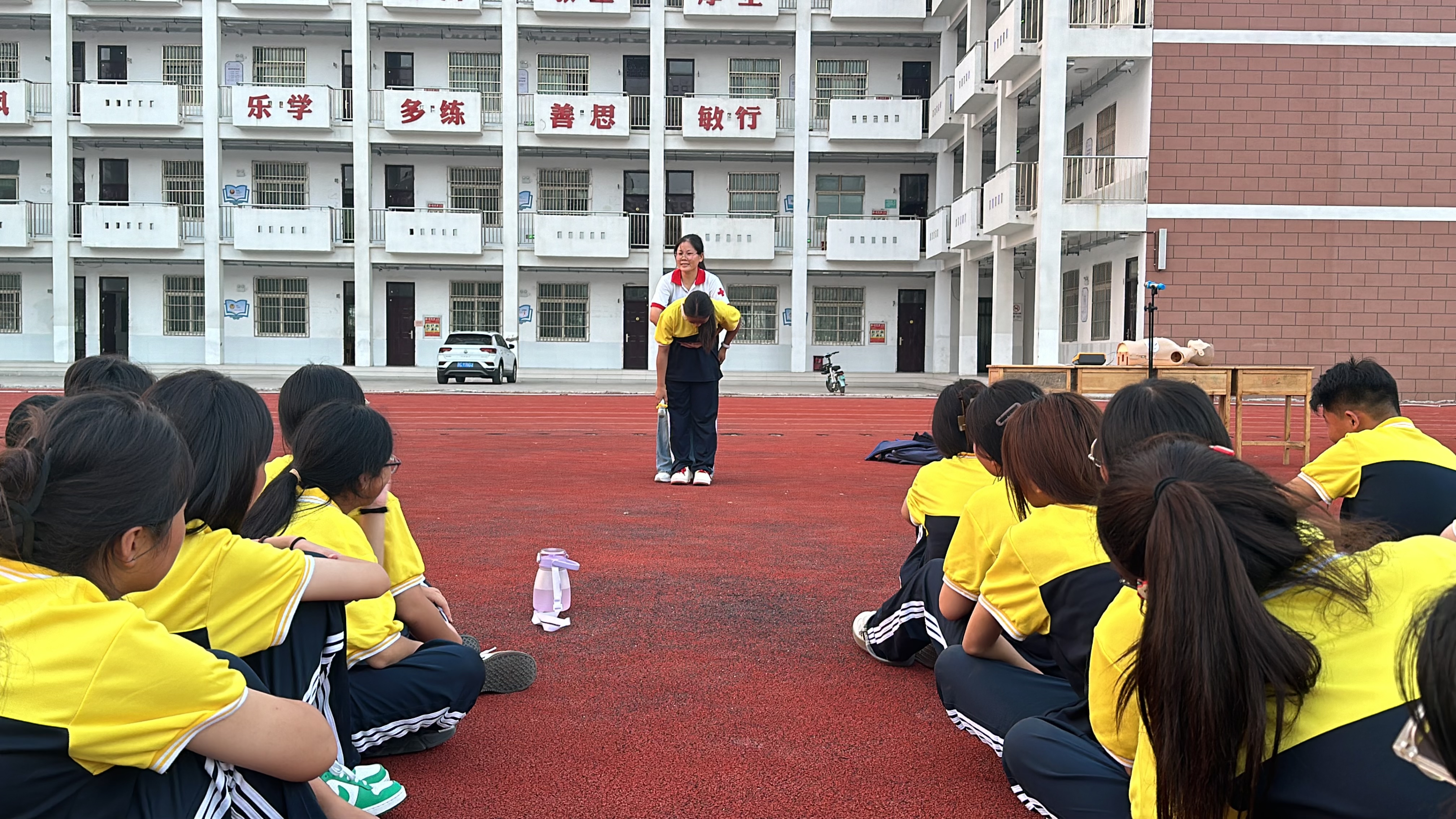 体育中学2.jpg
